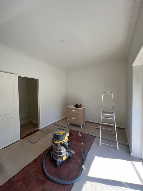 Unfurnished bedroom of a renovated property in Birre, Cascais before home staging.