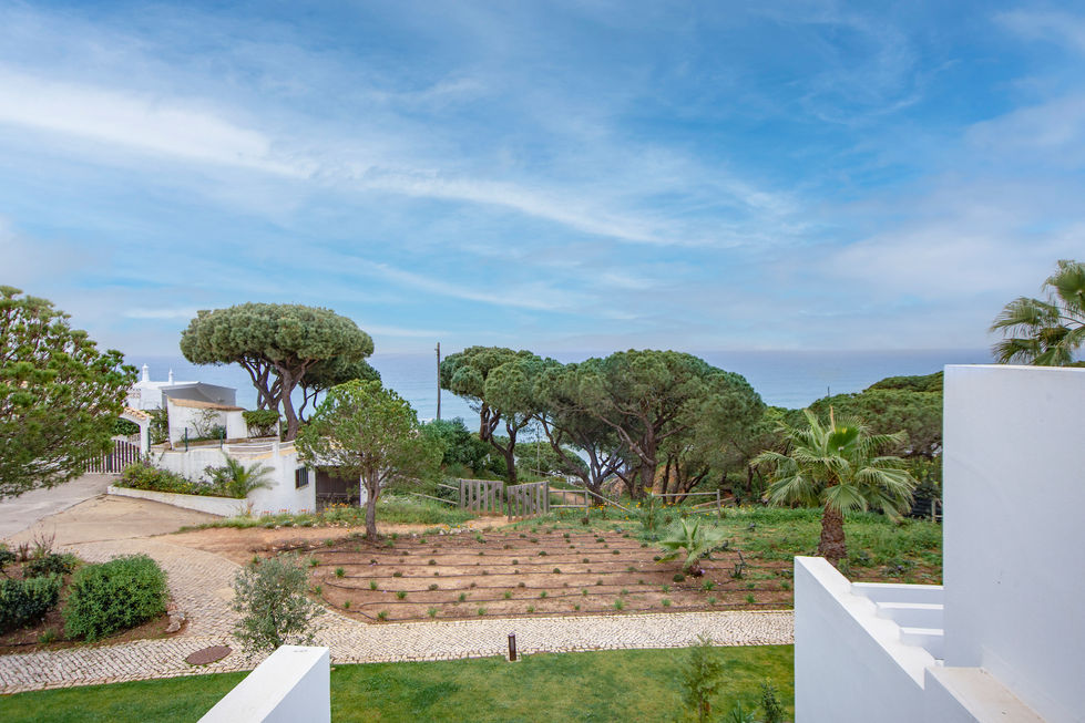 Charming Algarve holiday home featuring coastal decor and an inviting atmosphere, ready for effortless living