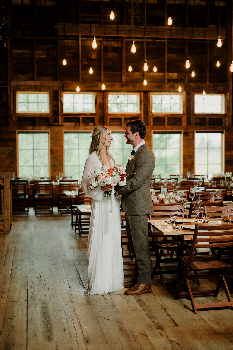 Planning a Bozeman wedding? Get fall inspo, pet-friendly tips, and the best venues in Bozeman, MT for the most joyful, unfiltered “I do."