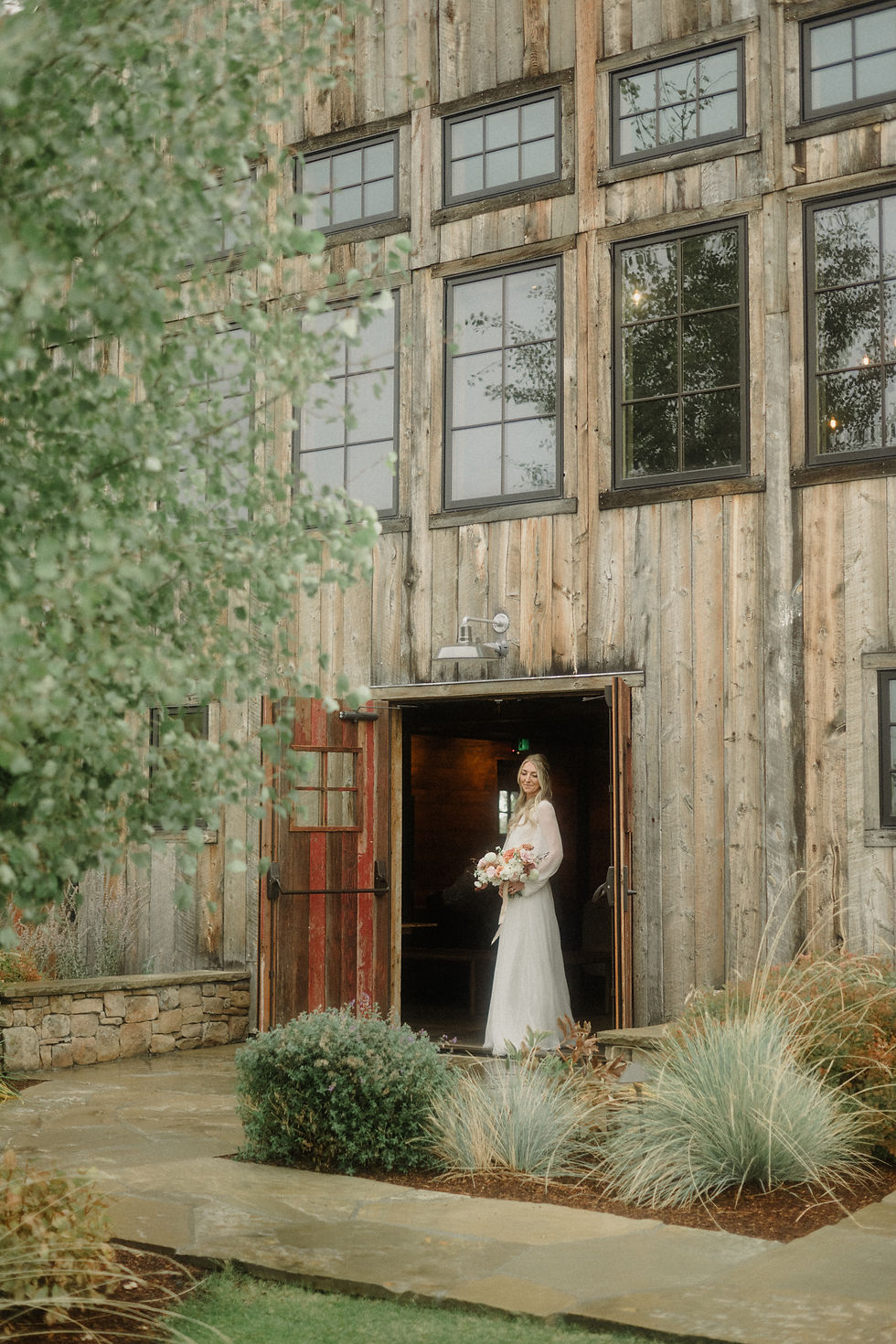 Planning a Bozeman wedding? Get fall inspo, pet-friendly tips, and the best venues in Bozeman, MT for the most joyful, unfiltered “I do."