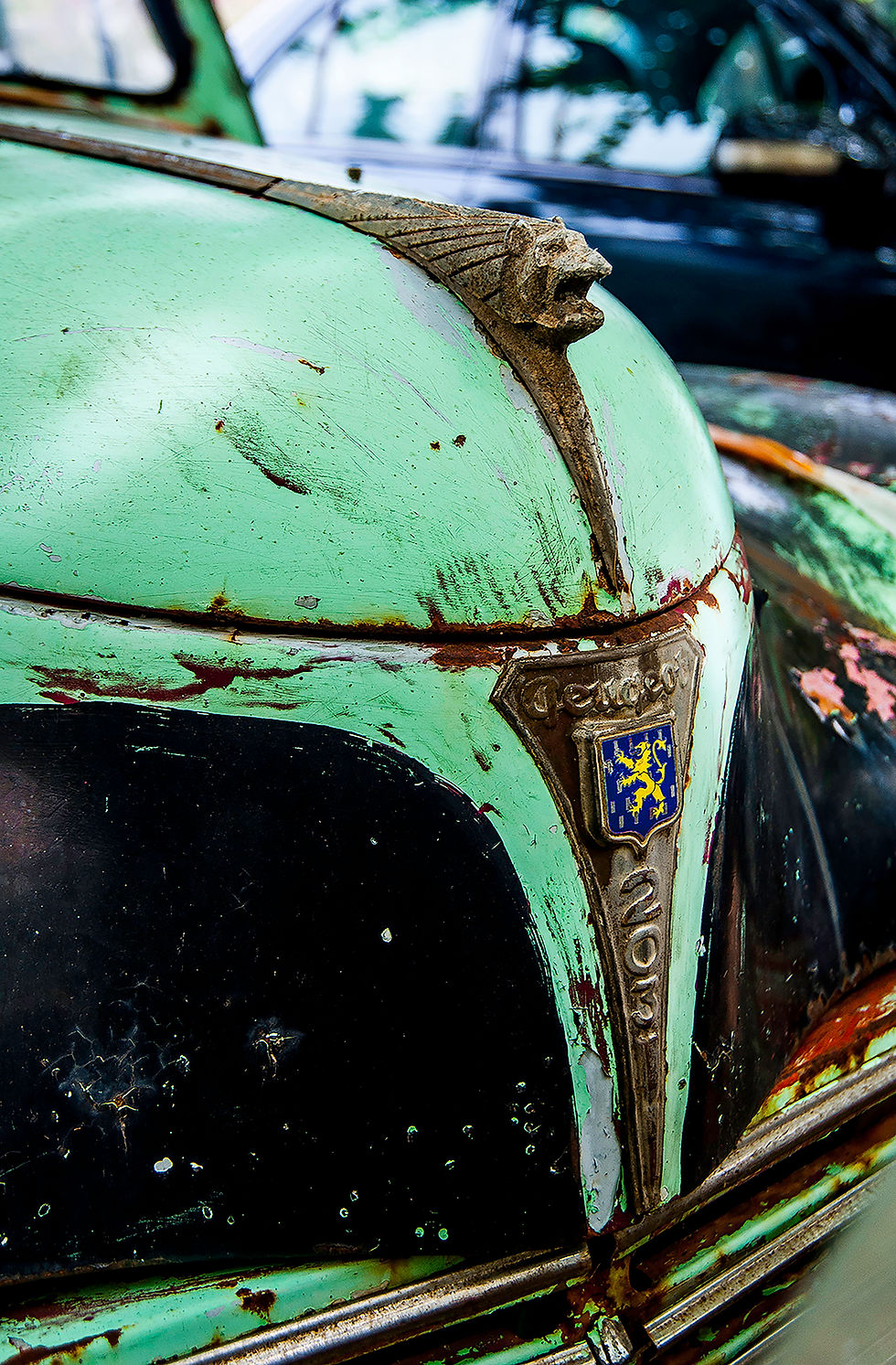 Old Peugeot 203