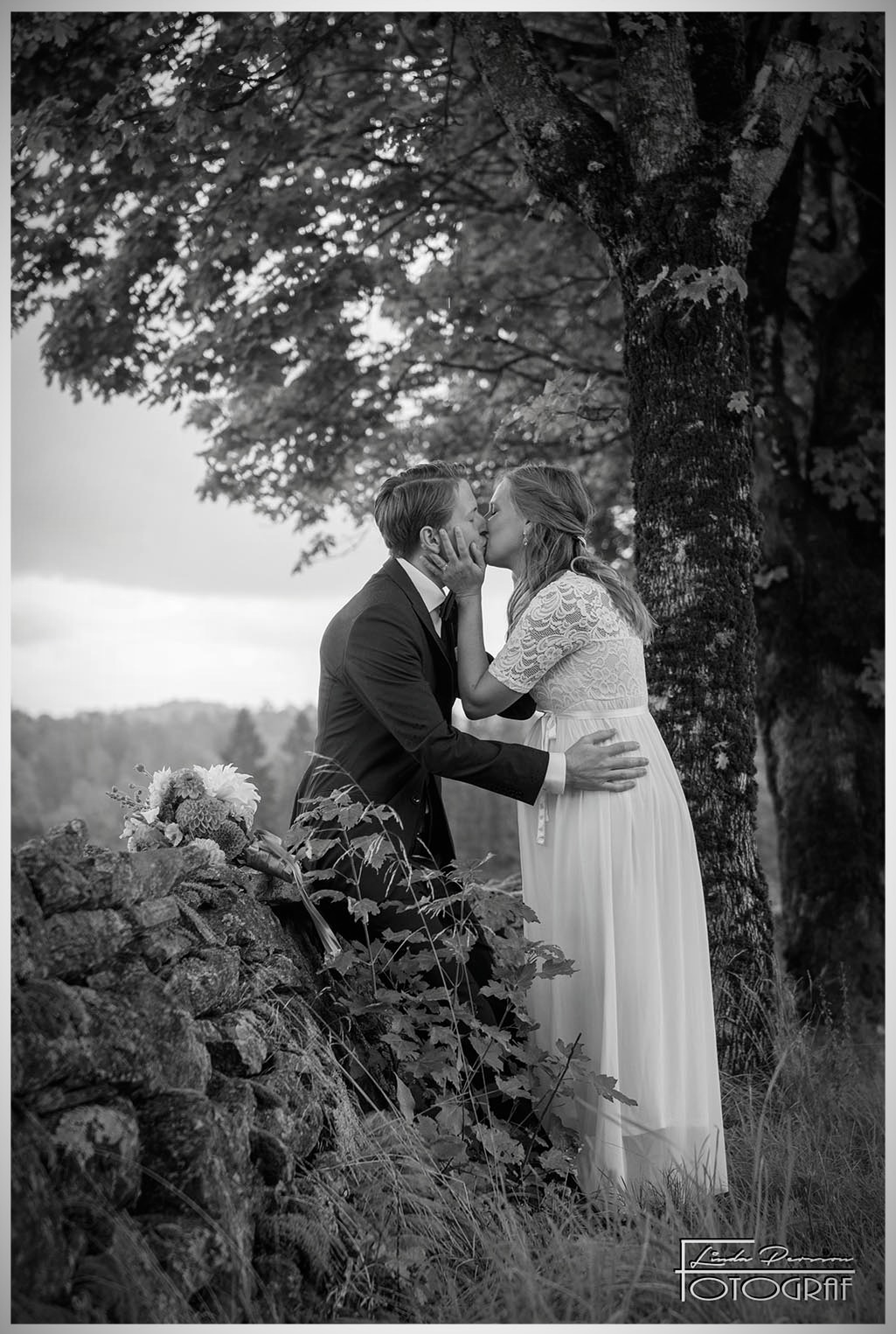 Kisses under the maple tree