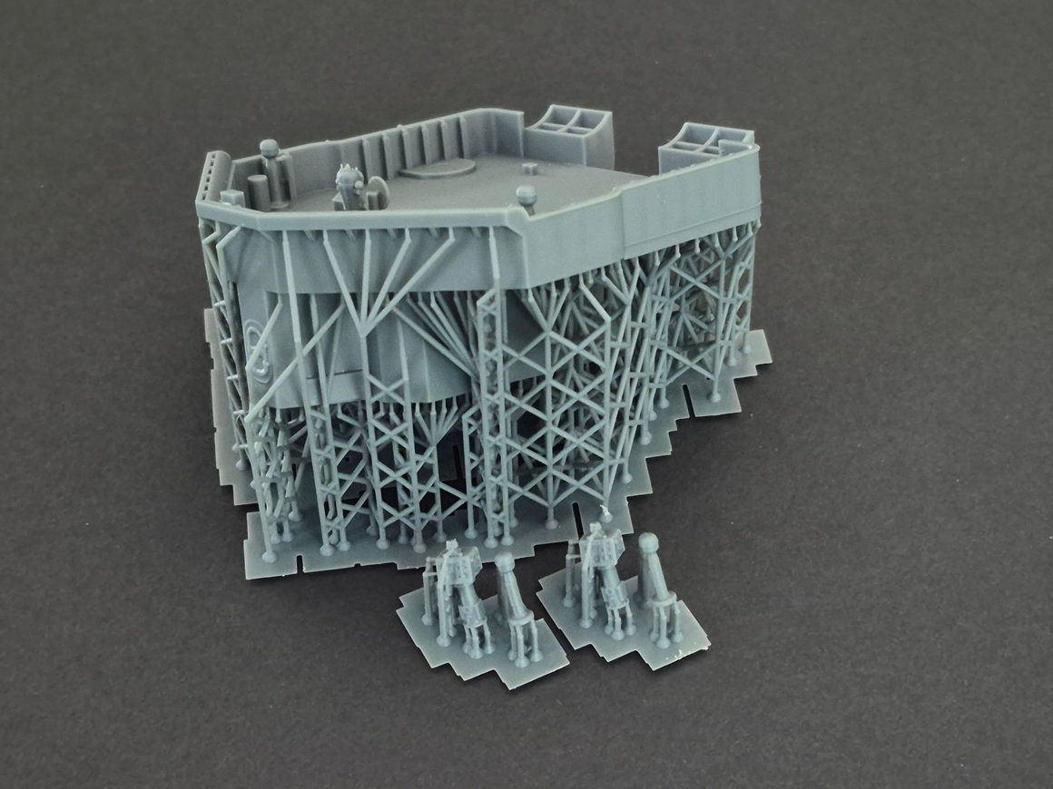 1/144 Fletcher-class "Square Bridge" Deck and Combat Information Center (CIC)