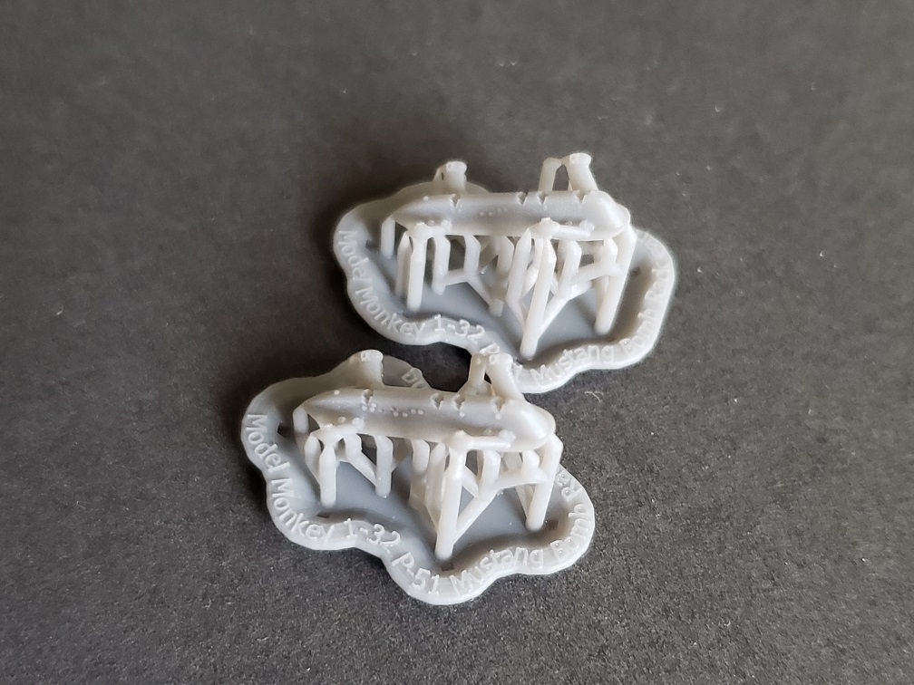 1/32 P-51 Mustang and A-36 Apache Bomb Racks, early