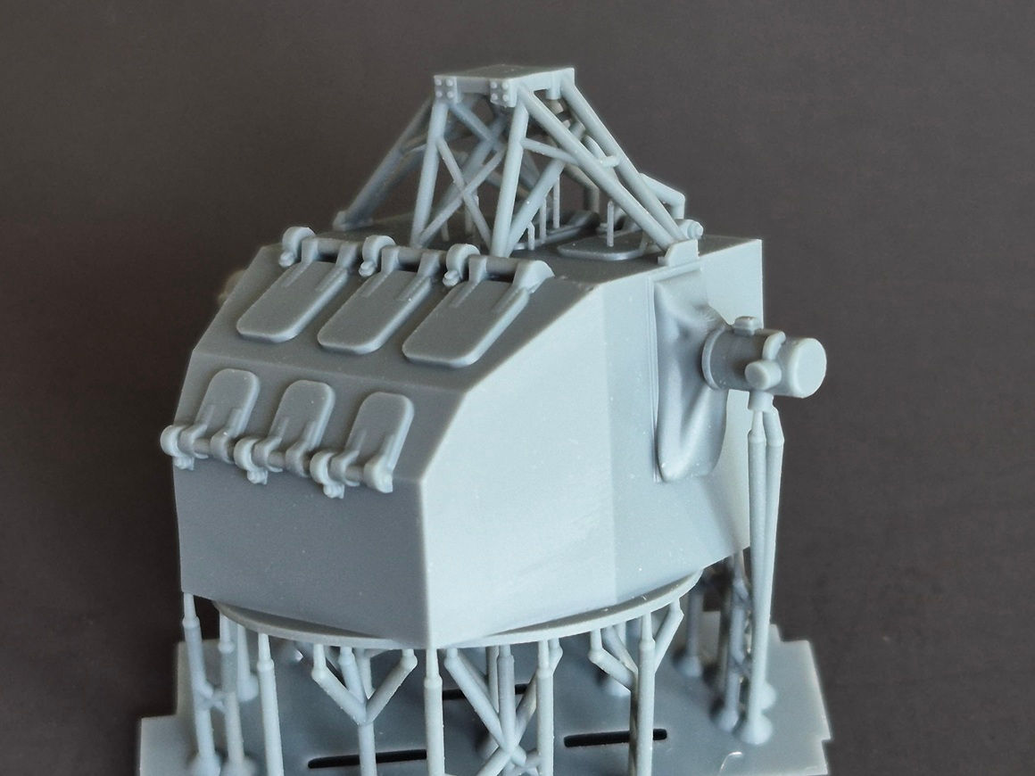 1/125 Mk.37 Fire Control Director, "Square-back" for Mk.4 Radar
