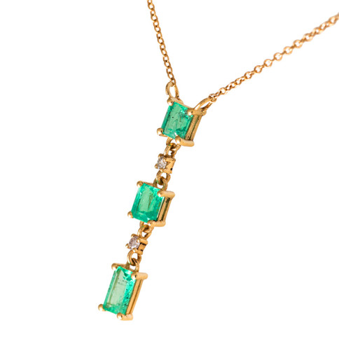 Discover the elegance of an Emerald Necklace from Emerald Whisper. This 1.50 ct masterpiece, IGI certified, offers timeless s