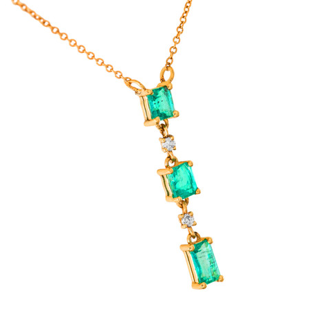 Discover the elegance of an Emerald Necklace from Emerald Whisper. This 1.50 ct masterpiece, IGI certified, offers timeless s