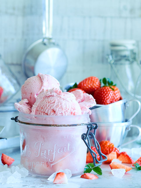 8 Erdbeereneis im Glas.jpg