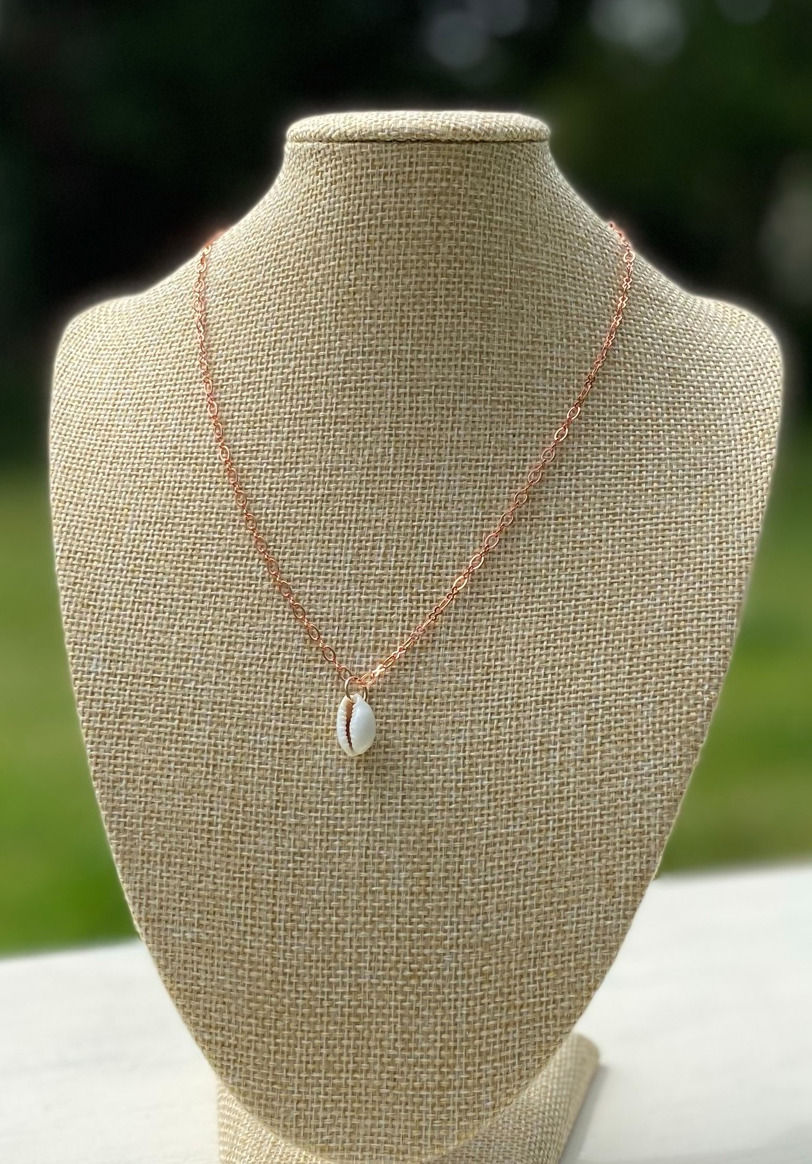 Thumbnail: Elegant Minimalist Rose-Gold Trace Chain Necklace with Macarame Charm