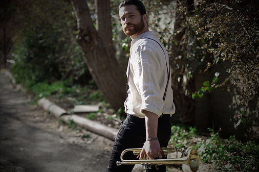 <h1 class="font_0"><strong>カットアウェイ</strong></h1>