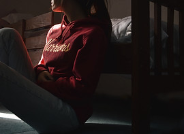 photo-of-woman-sitting-on-floor-3007355.