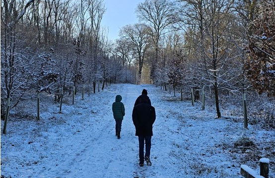 2 walkers in the Wilton Brail in the snow