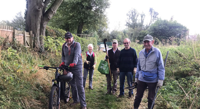 Group of 5 volunteers on working party at Hatchet Lane