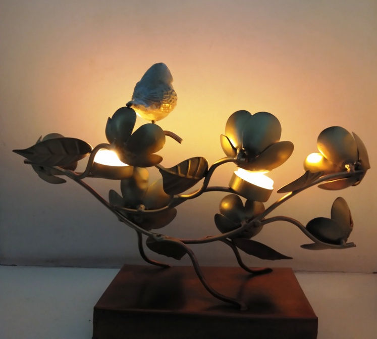 थंबनेल: Tealight Candle Holder Metal Decor for Table, help reduce stress, thanks to their warm glow and flicker of the flame