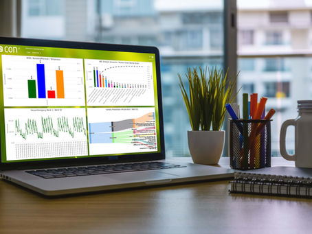 Laptop auf einem Tisch, die Energiemanagementsoftware econ4 ist geöffnet