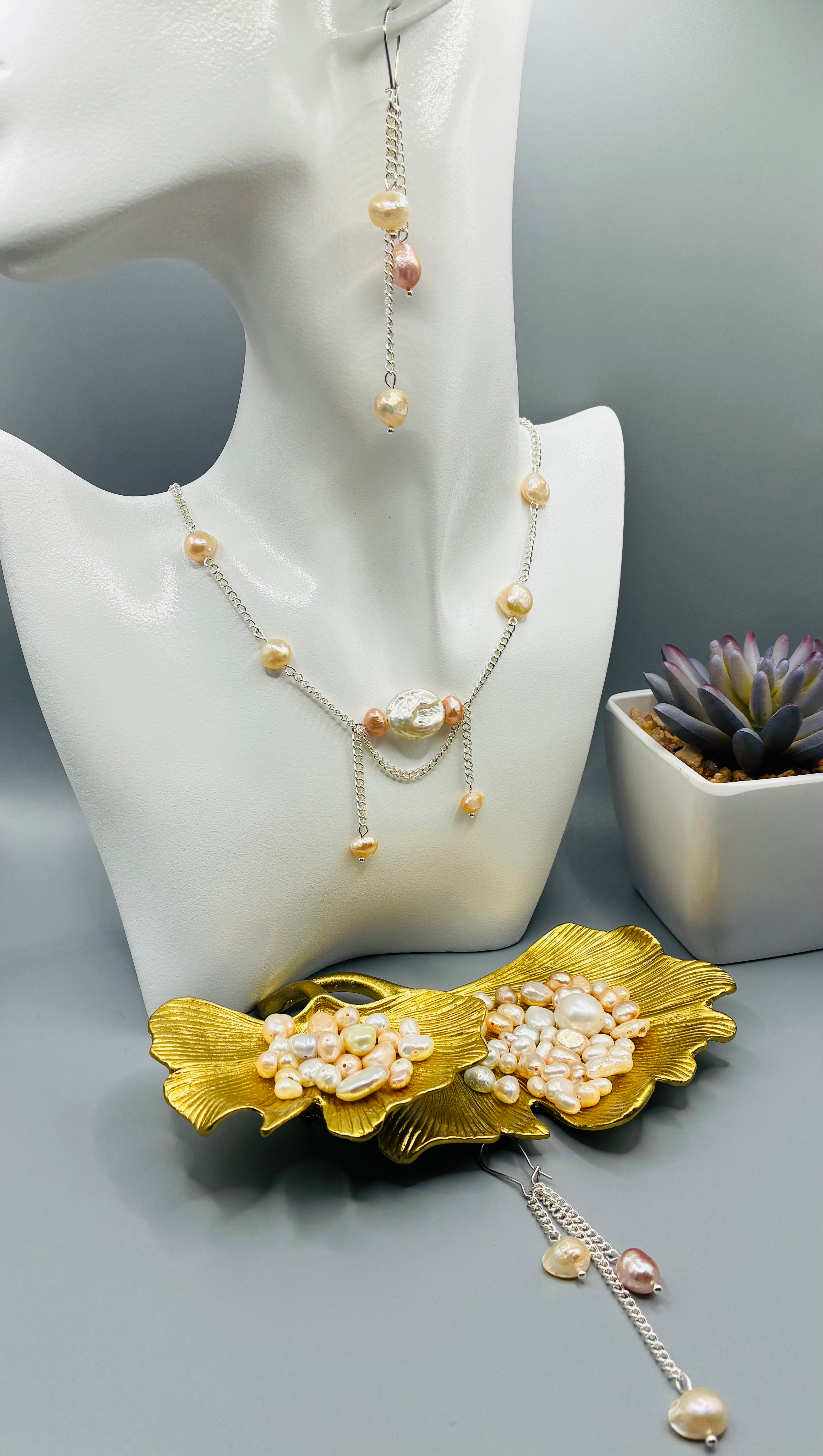 Draping white & pink pearl earring & necklace set