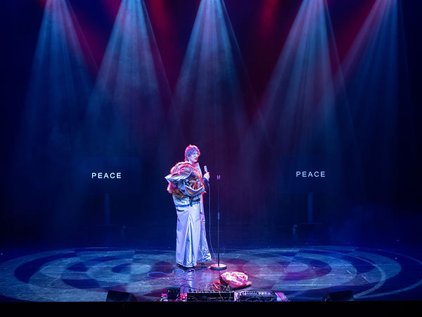 EmptyStage_9-1600x1200.jpg