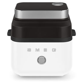 Smeg AFC01 Air Fryer: What Its Steam Assisted 7 Liter Design Adds