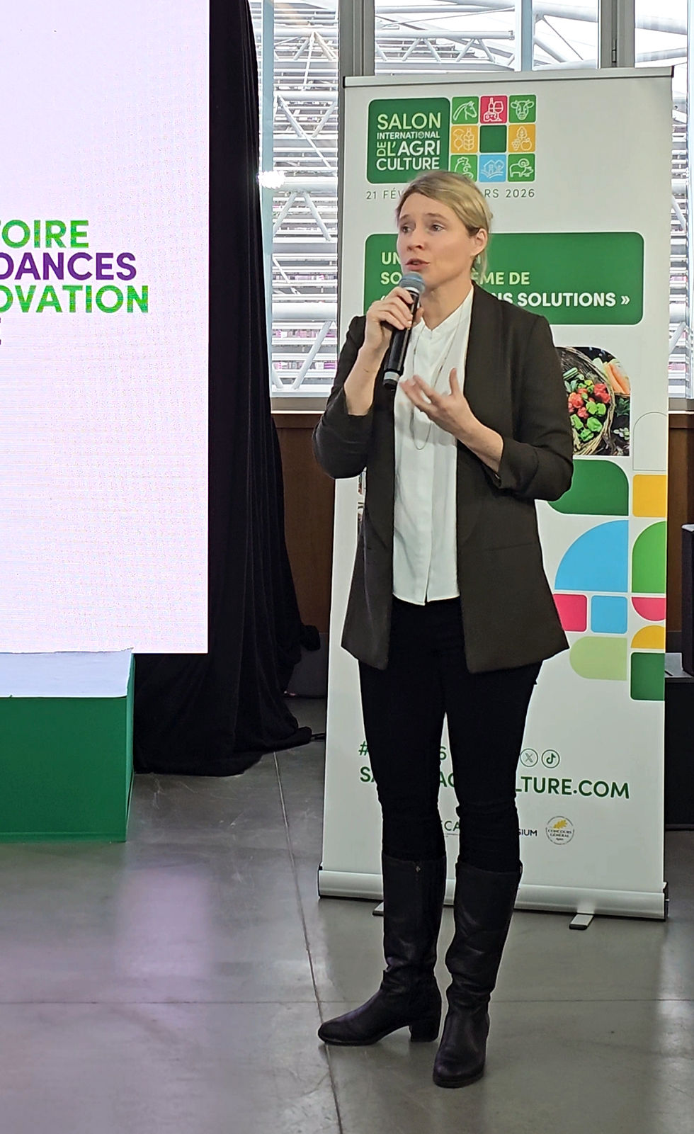 Céline Gstalder, Directrice de SIA Pro, prend la parole lors du point de presse officiel du Salon International de l’Agriculture 2026, le mardi 10 février à la Serre de Paris Expo Porte de Versailles, pour présenter les grandes orientations et les innovations du salon professionnel dédié aux agriculteurs.