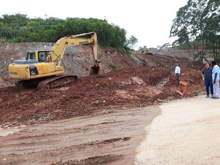 Águas pluviais na rua Ângelo Dassero em Vila Rosina, é objeto de atenção da Secretaria do Meio Ambi