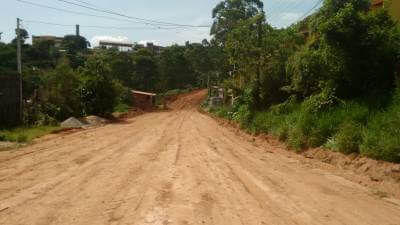 Prefeitura realiza serviços de terraplenagem no Jardim Arpoador