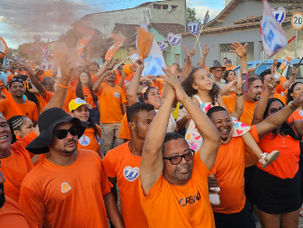 Guaratinga tem passeata gigantesca em apoio a candidatura de Ezequiel