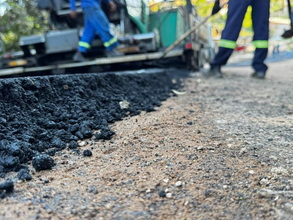 Após obras de drenagem, ladeira do Alecrim ganha nova pavimentação