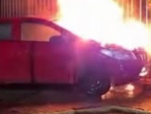 Porto Seguro| Carro fantasma anda sem motorista e pega fogo em via pública