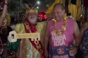 Aziz Ramos esteve como folião em vários blocos de Cabrália
