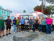 Deputada Cláudia Oliveira entrega ambulância e barracas da economia solidária em Canavieiras