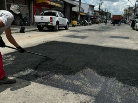Com tempo firme, Prefeitura de Eunápolis intensifica operação Tapa-Buracos e patrolamento; pavimentações serão retomadas