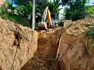 Prefeitura de Eunápolis executa obra de drenagem na Ladeira do Alecrim para melhorar infraestrutura urbana