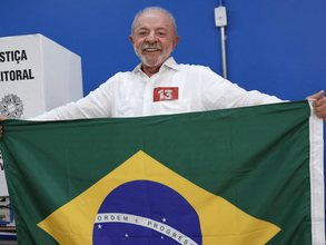 Lula é reeleito presidente do Brasil e conquista quarto mandato
