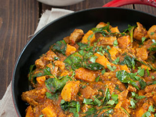 Chicken curry in a black pan