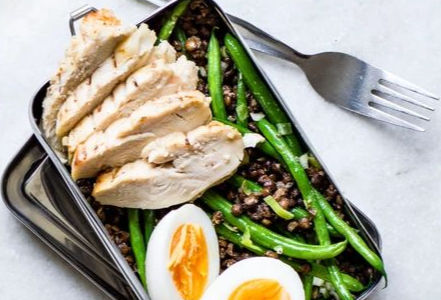 Chicken, eggs, lentils and green beans in a lunch box