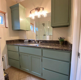 Bathroom Vanity Makeover