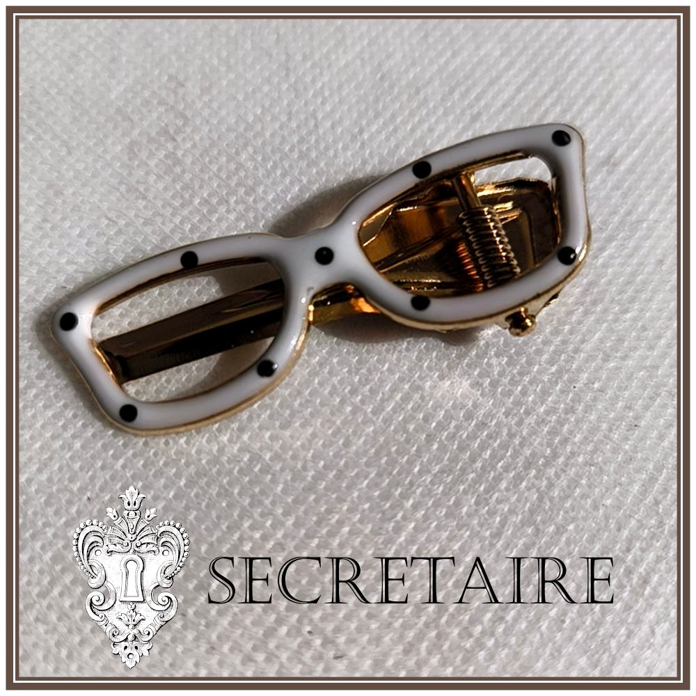 Polka dot glasses clip - white [R03]