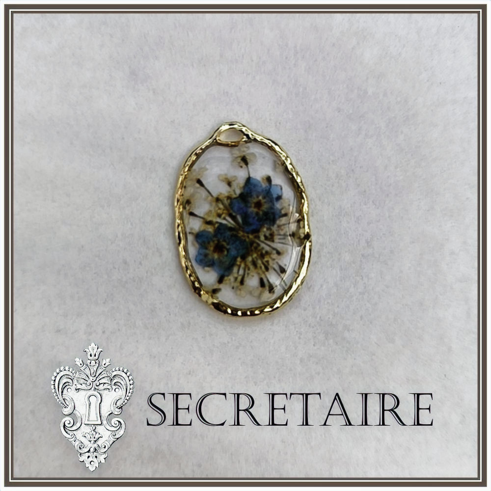 Pressed flower charm - blue [D10A]