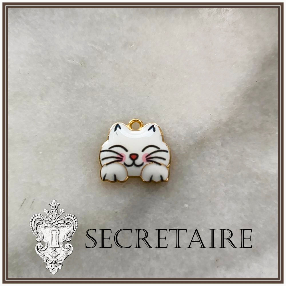 Charm -   White cat with black whiskers [A15C]