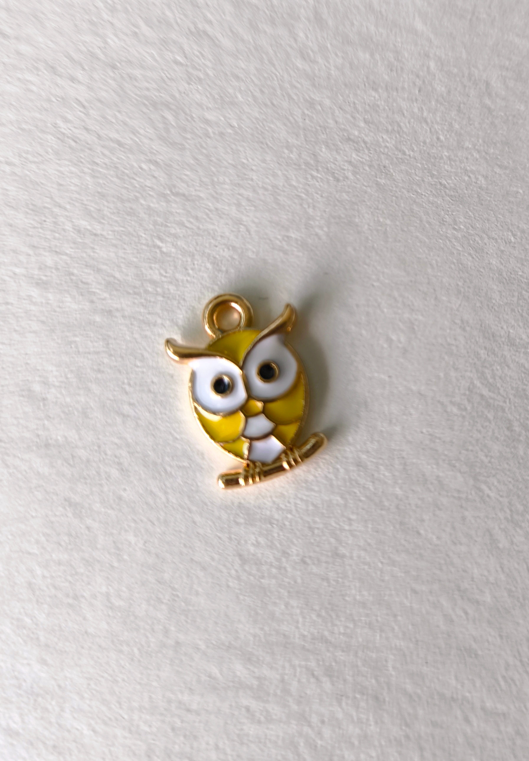 Owl charm, yellow [F08]