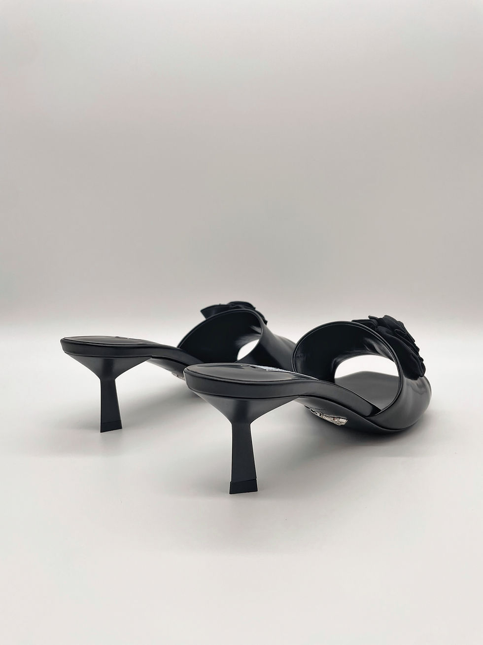 Thumbnail: Prada zwart slipper