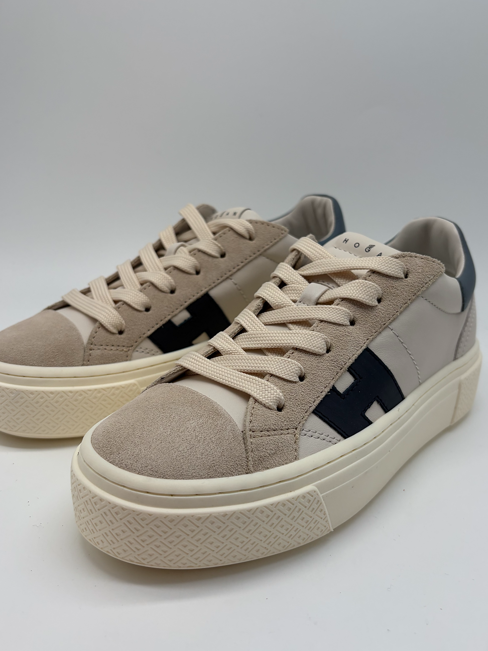 Thumbnail: Hogan ecru sneakers