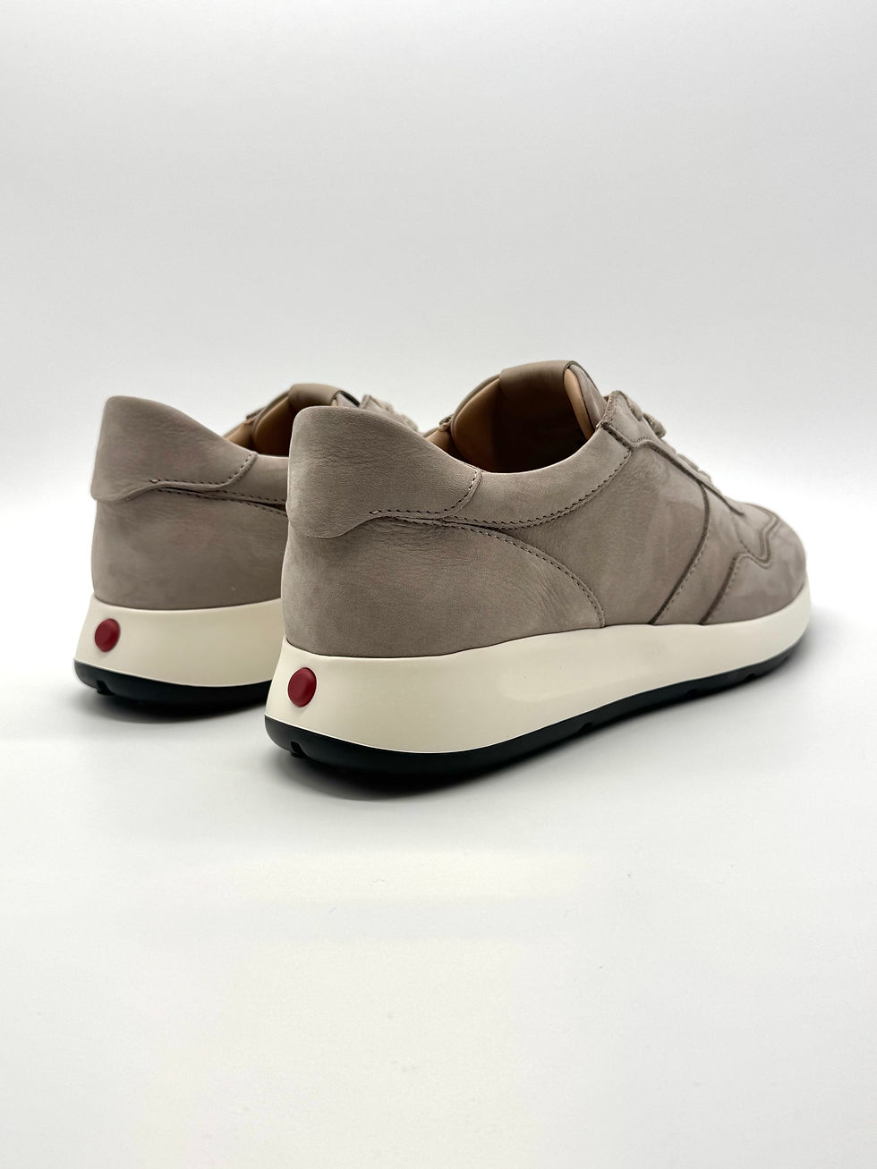 Thumbnail: Tod's beige sneaker