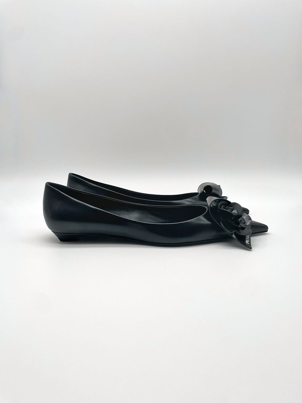 Thumbnail: Prada bloem zwart ballerina