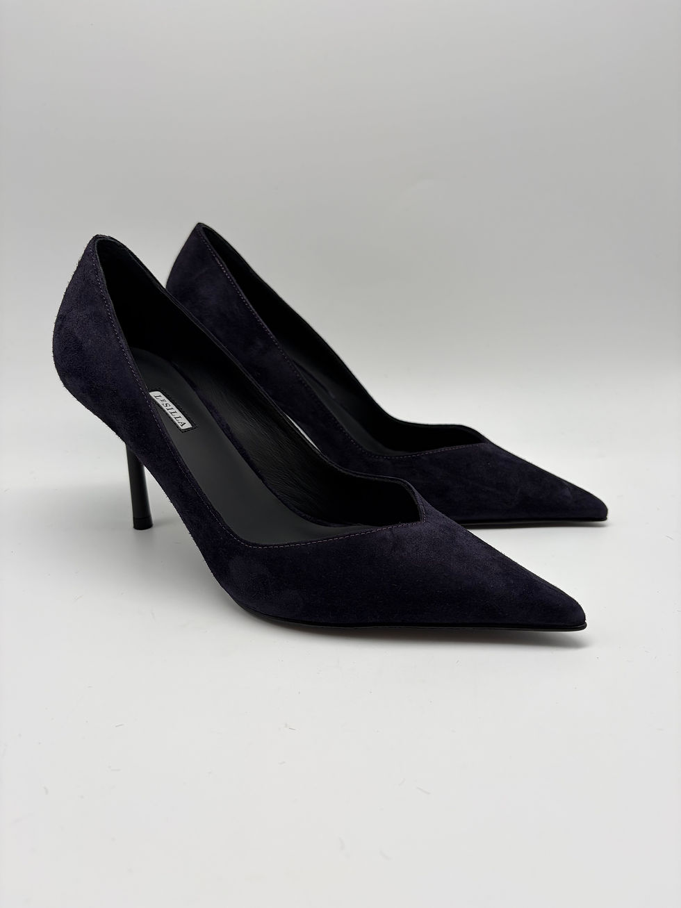 Thumbnail: Le Silla daim pump