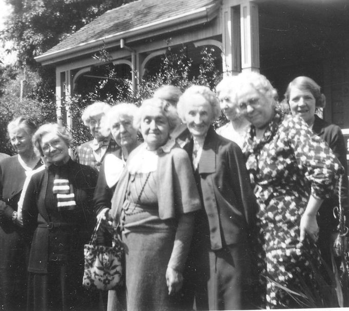 97.47.390 Woman's Club potluck 1930.jpg