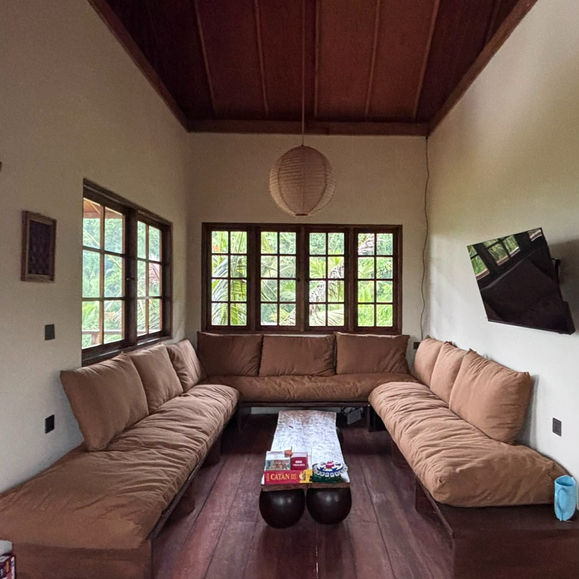 Entertainment room, a perfect place to play games or watch a video. Starlink wifi connection.