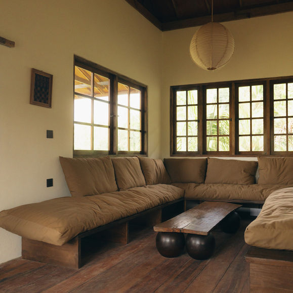 Spacious lounge room
