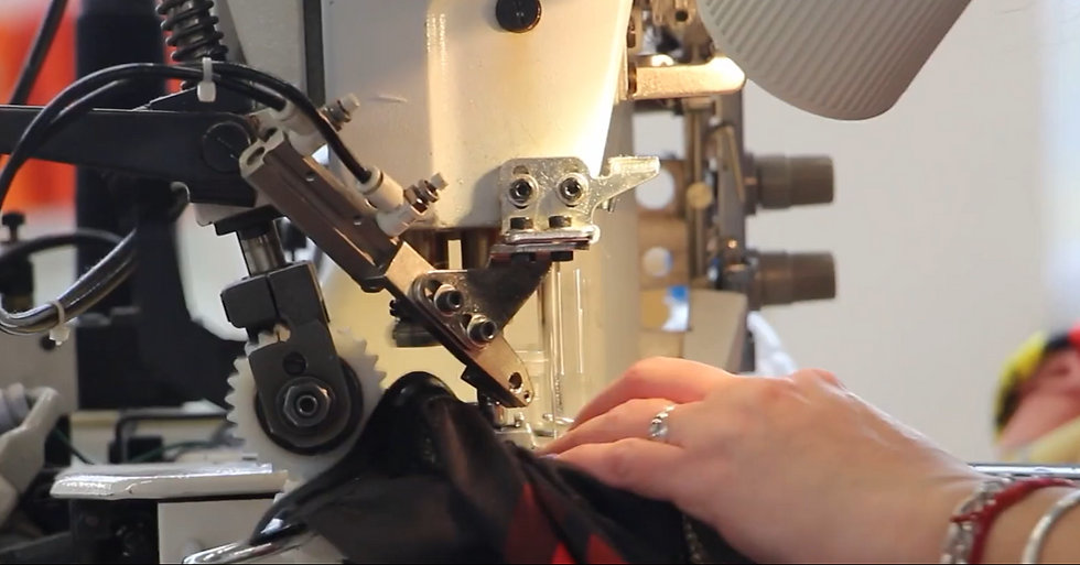 Processus de sublimation textile K’lassico, impression durable et précise sur équipements sportifs personnalisés.