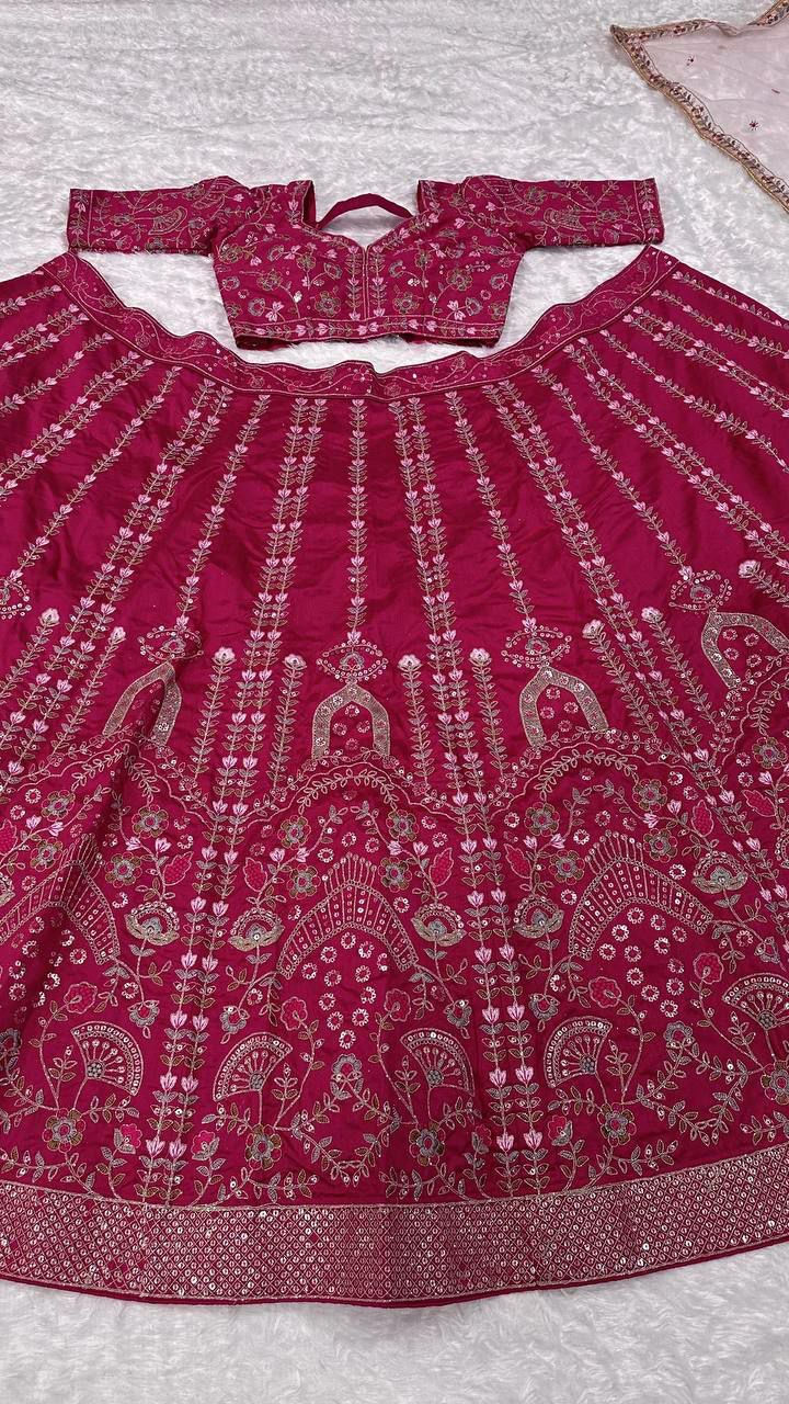 थंबनेल: Gorgeous silk lehenga with dori and thread work